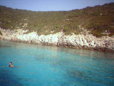 cesme mavi koy